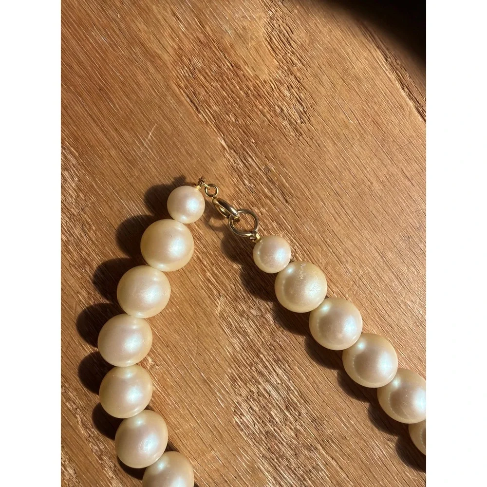Vintage Faux Pearl Necklace Gold Tone Accent Beads Creamy White